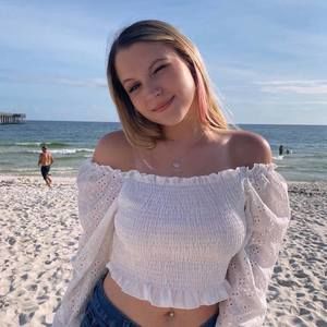 Meet your Posher, Chloe